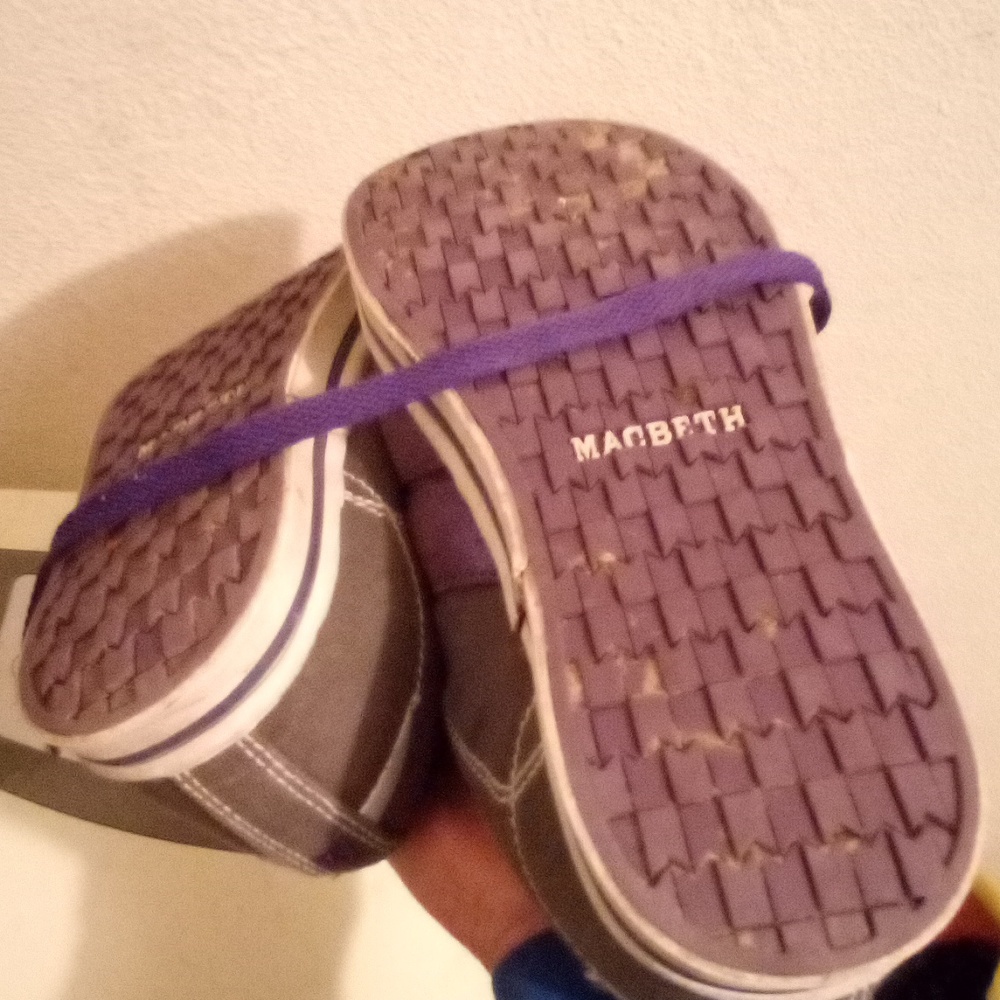 COMFORTABLE SHOES - Picture 2 of 4